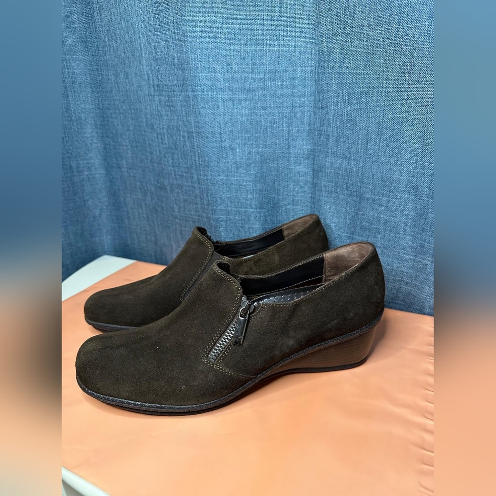 AQUATALIA by MARVIN K brown suede‎ ZIPPER WEDGE shoes size 9